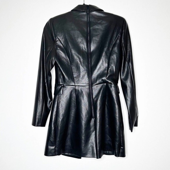 NEW Alice + Olivia Kyrie Long Sleeve Faux Leather Tuxedo Romper Women's Black 8 - Picture 4 of 7